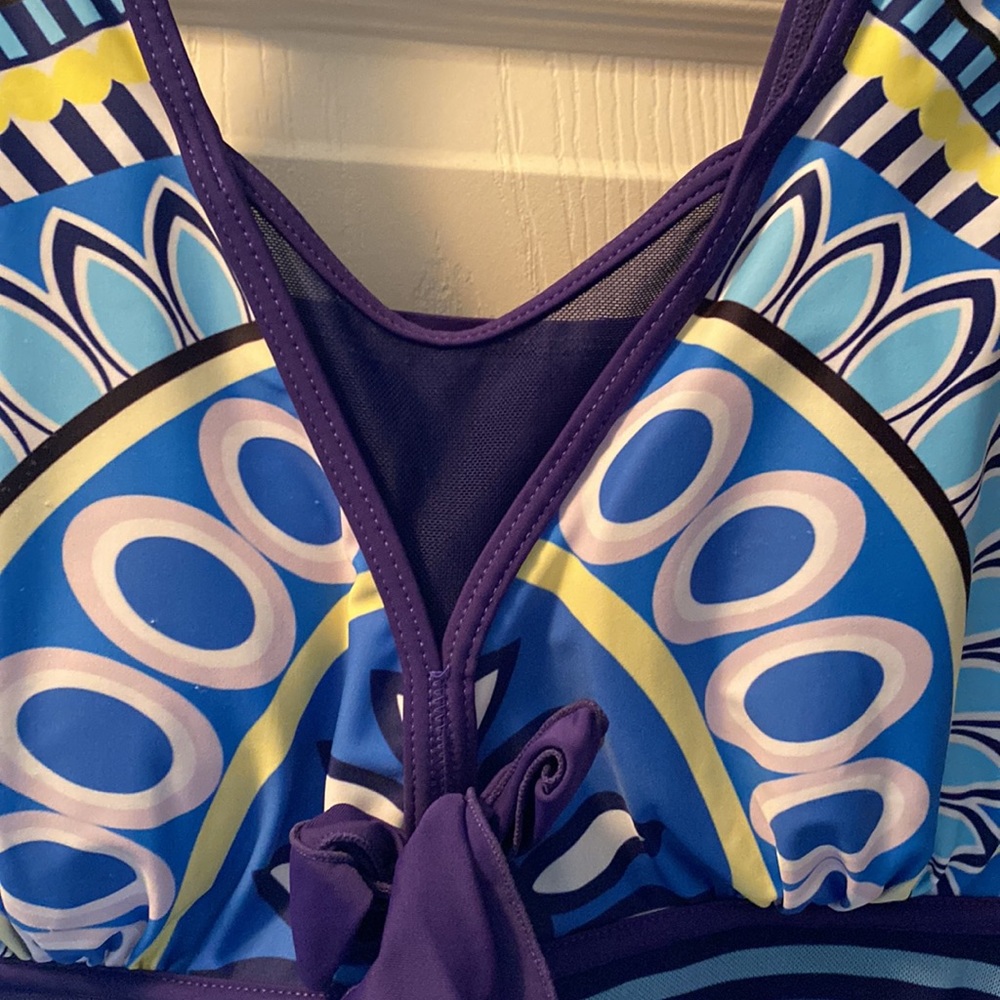 Swimsuit - Picture 3 of 4